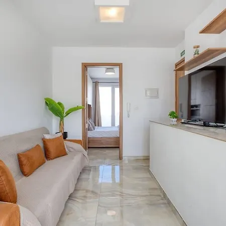 Thirtynine Penthouse With Terrace In