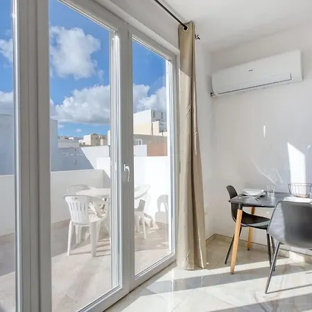 아파트 Thirtynine Penthouse With Terrace In 슬리에마